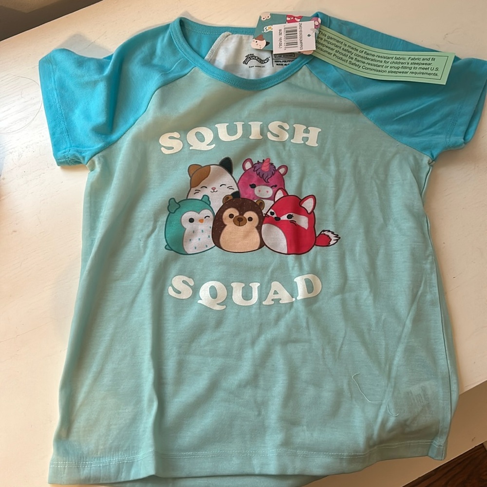 Squishmallow tshirt
Child size 10/12